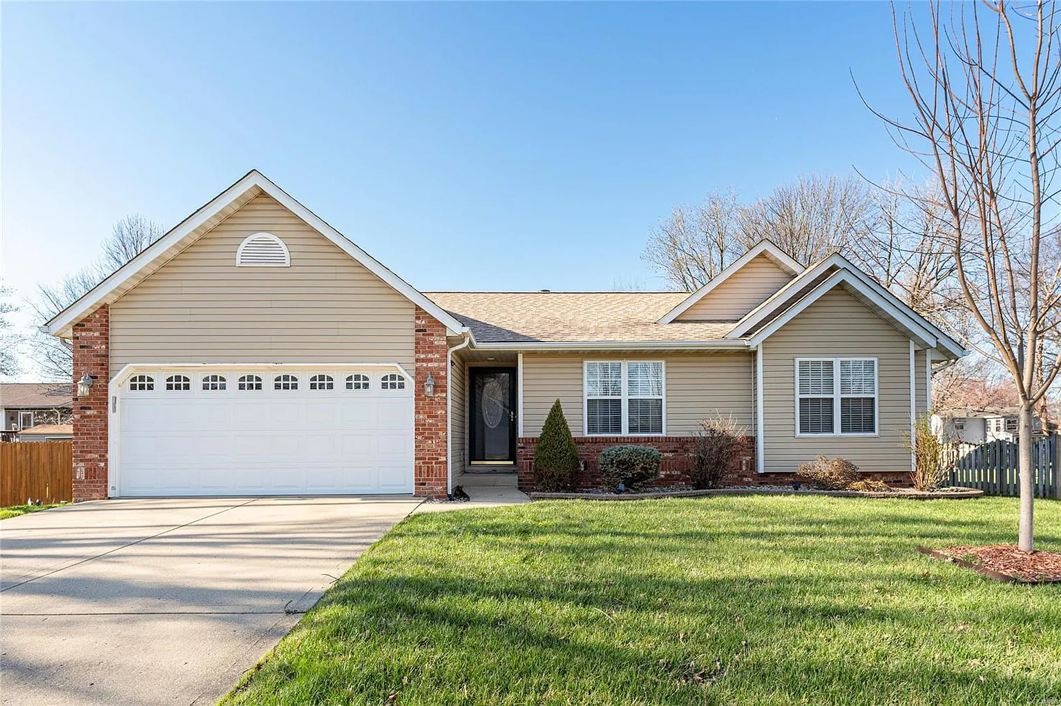 2308 Holiday Ln photo 1