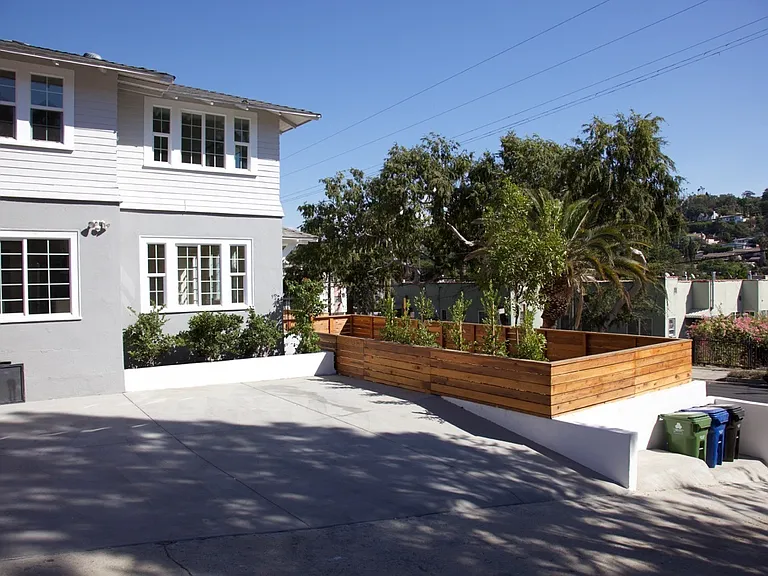 1433 Talmadge St — Photo 22