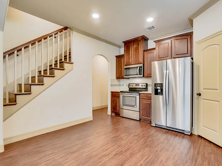 3235 McCart Ave — Photo 2