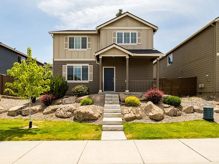 20519 SE Cameron Ave — Photo 1