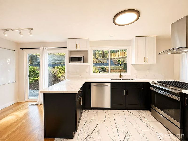 4th image of 8430 SE 45th Street