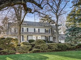 1900 Meadow Ln, Bannockburn, IL 60015
