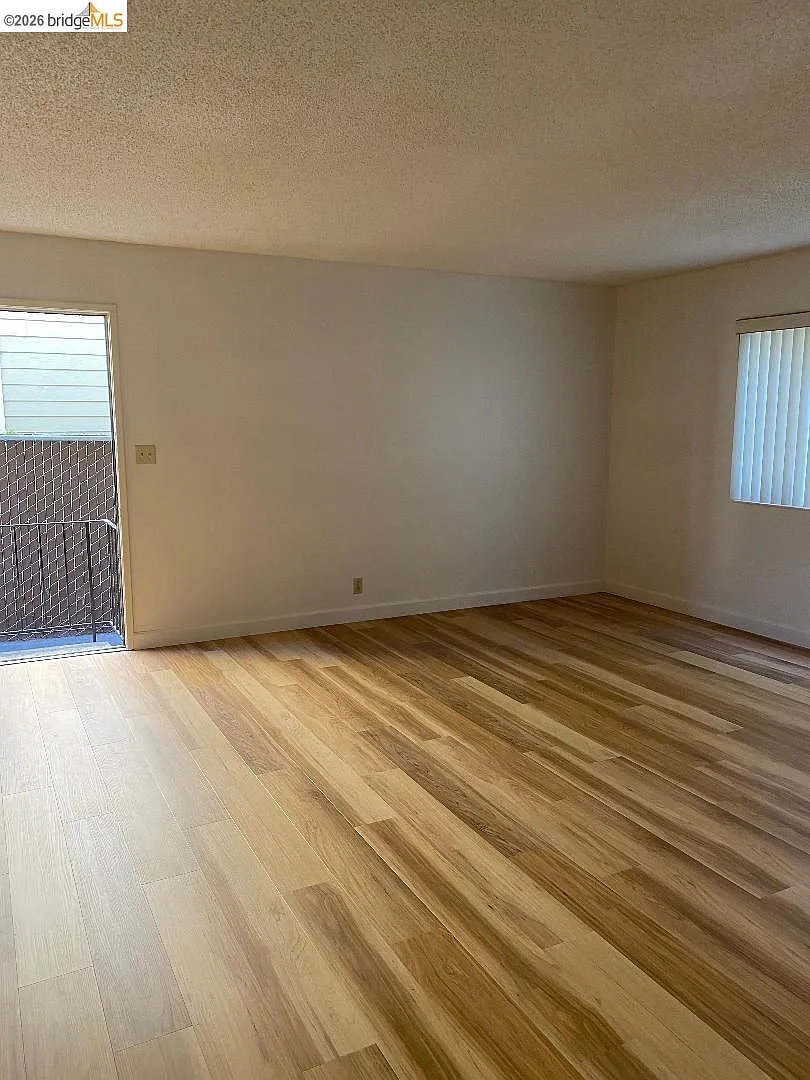 2 bed, 1.0 bath, 900 sqft, $2,800 — Photo 3
