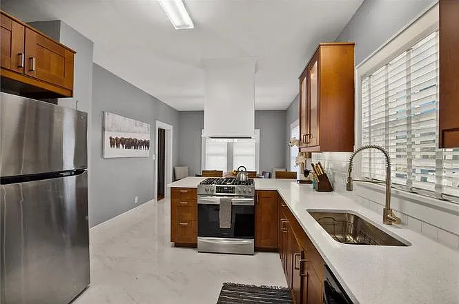 5 bed, 2984 sqft, $7,400 — Photo 4