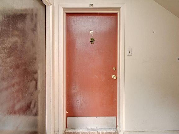 4th image of 2711 Briarhurst Dr APT 12