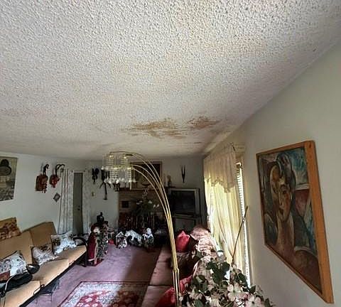 3rd image of 635 Lakehurst Rd