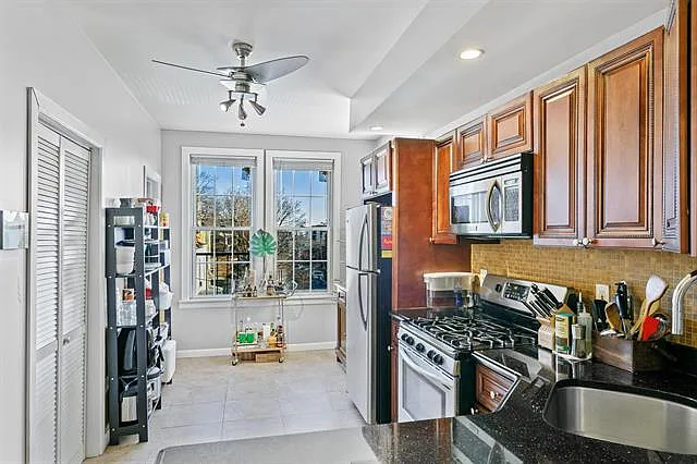 1 bed, 917 sqft, $2,100 — Photo 2