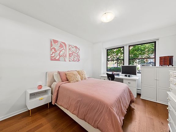 3rd image of 4880 N Marine Dr APT 105
