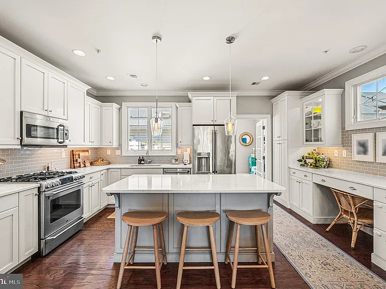625 W Mulberry St — Photo 16