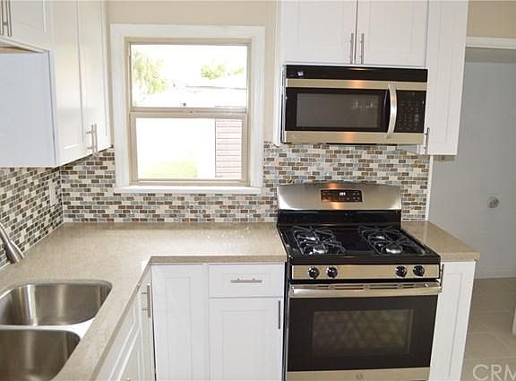 4th image of 2859 Genevieve St