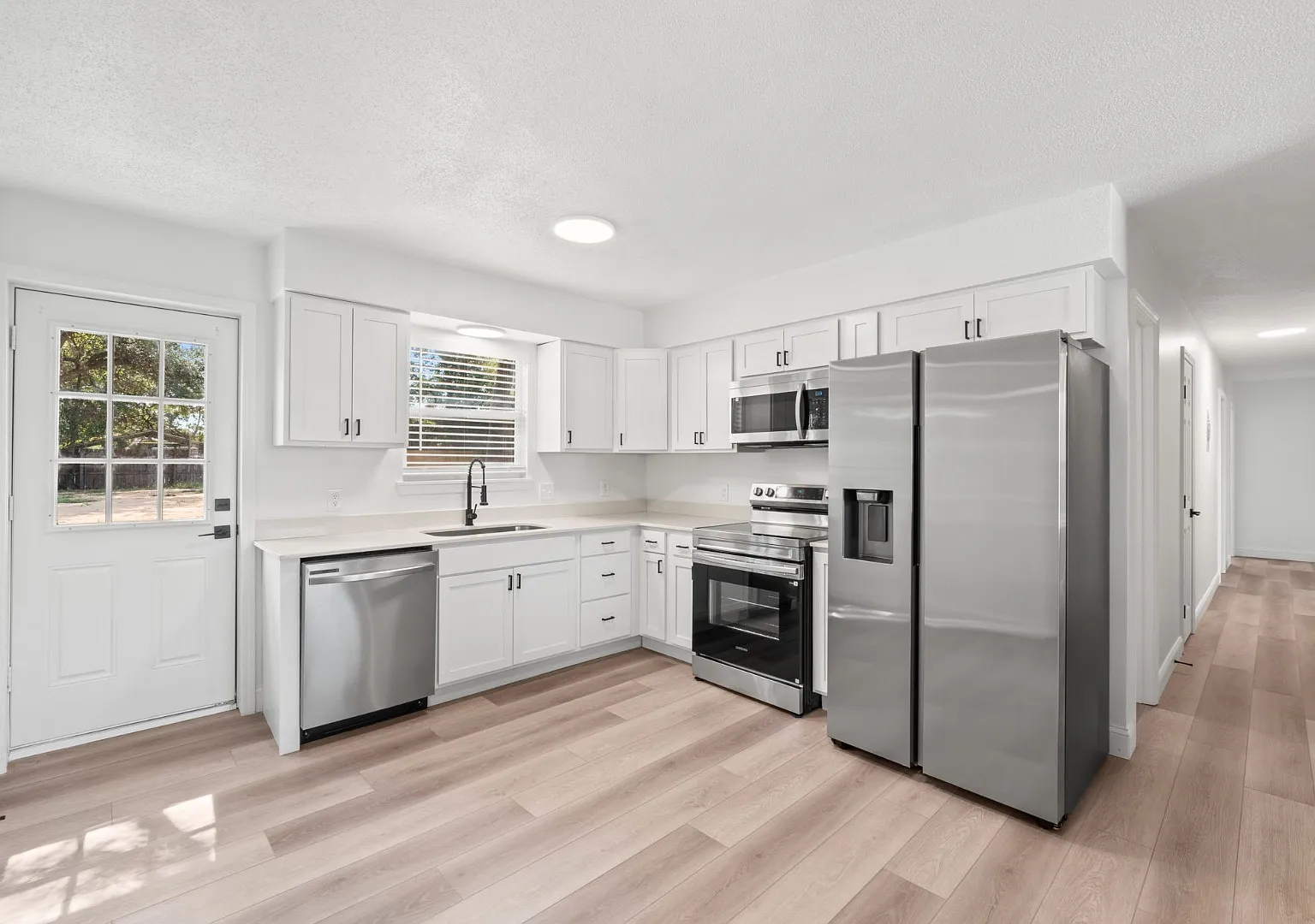 909 Louisiana Ave — Photo 3