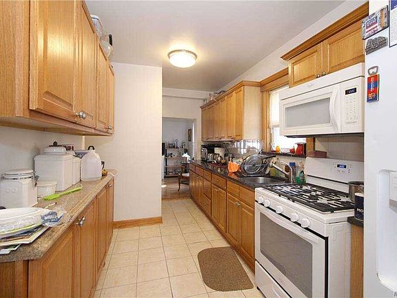 5th image of 3097 Royal Ave