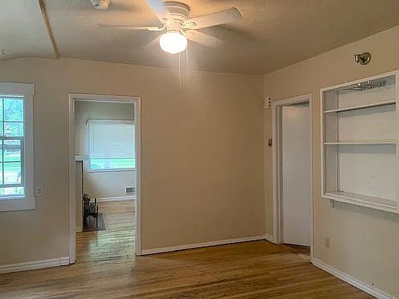 5th image of 724 W Laurel St