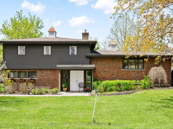 2 Lockview Rd, Ottawa, ON K4M 0T4