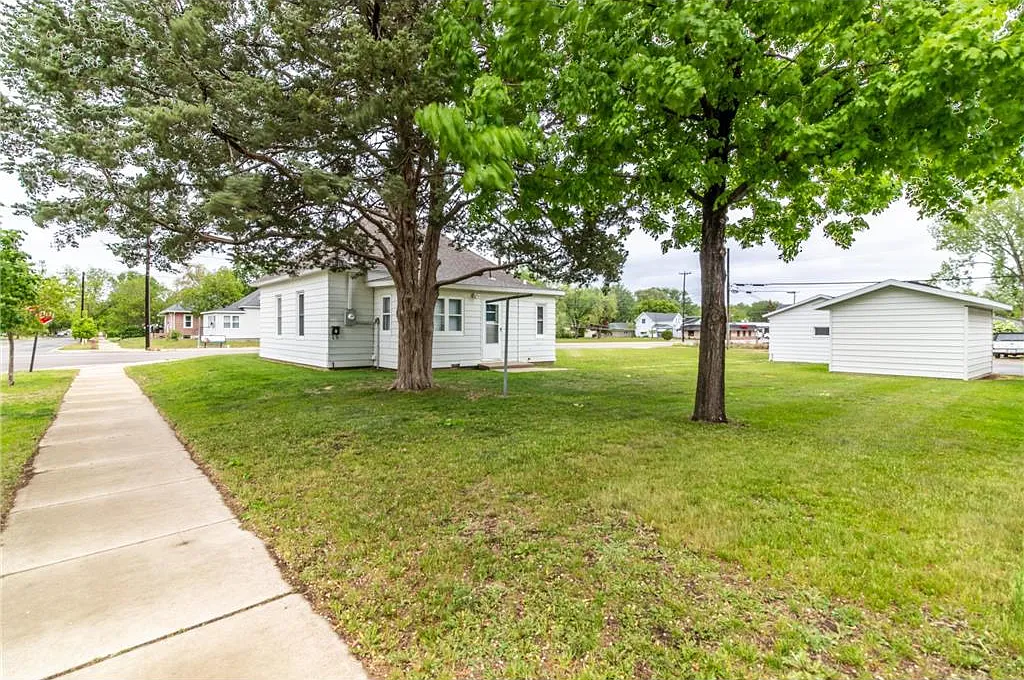 2 bed, 749 sqft, $1,500 — Photo 3
