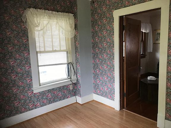 4th image of 2211 W Barker Ave