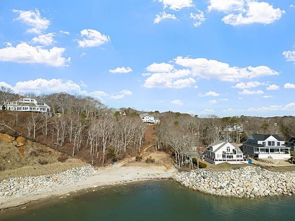 5th image of 318 Center Hill Rd