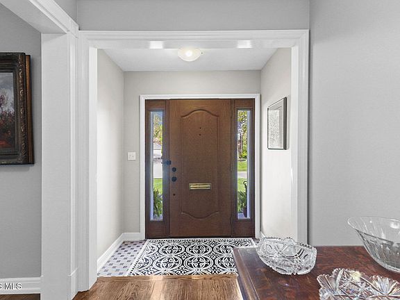 5th image of 2128 Evergreen Rd
