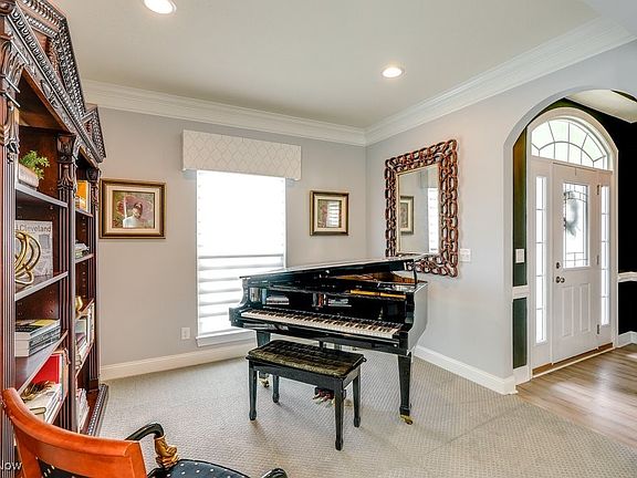4th image of 235 Lakeland Way