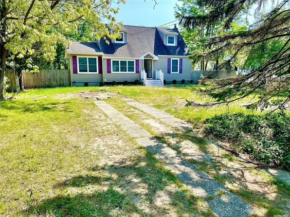 436 W 4th Street, West Islip, NY 11795