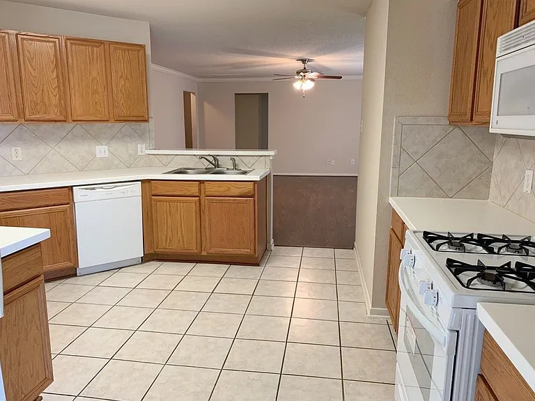2747 Lofty Elm St — Photo 4