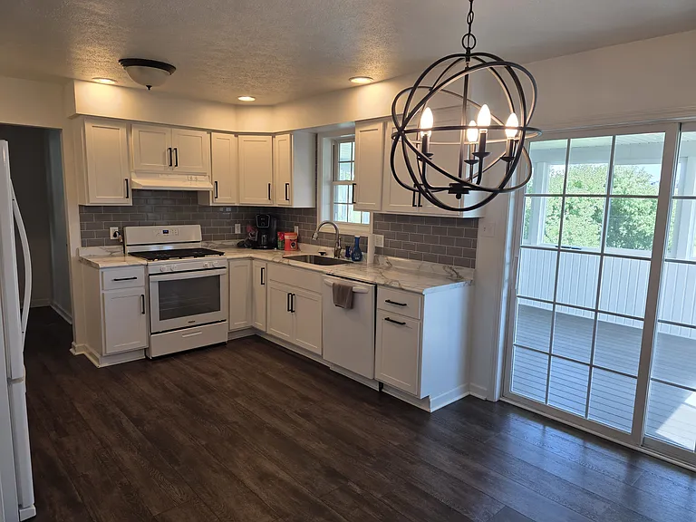 Manor Dr — Photo 11