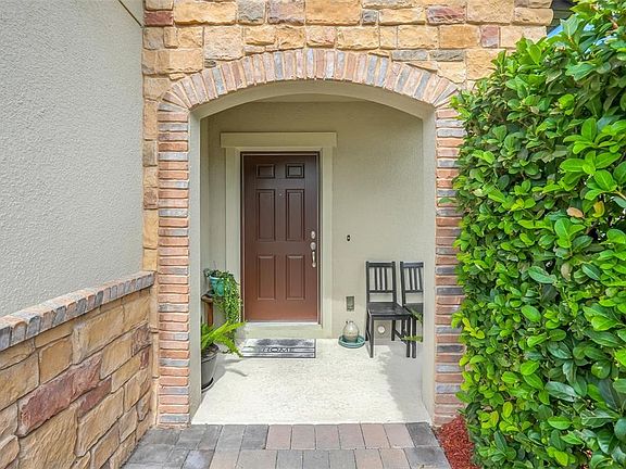 4th image of 2948 Crest Dr
