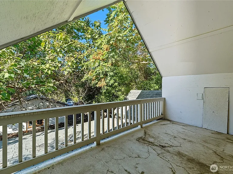 321 Craig St — Photo 18