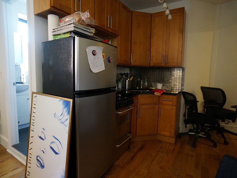 2nd image of 160 Havemeyer St #7VB