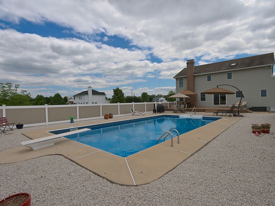 1st image of 318 Brady Ln