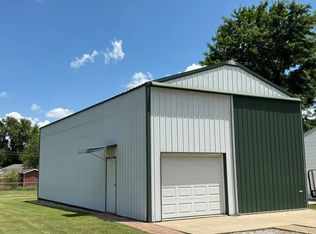 134 11th St, Carmi, IL 62821