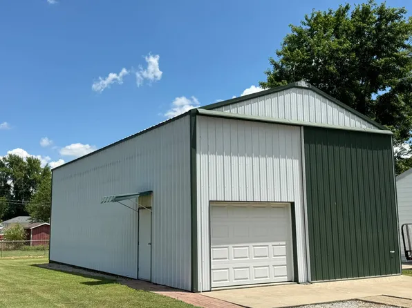 134 11th St, Carmi, IL 62821
