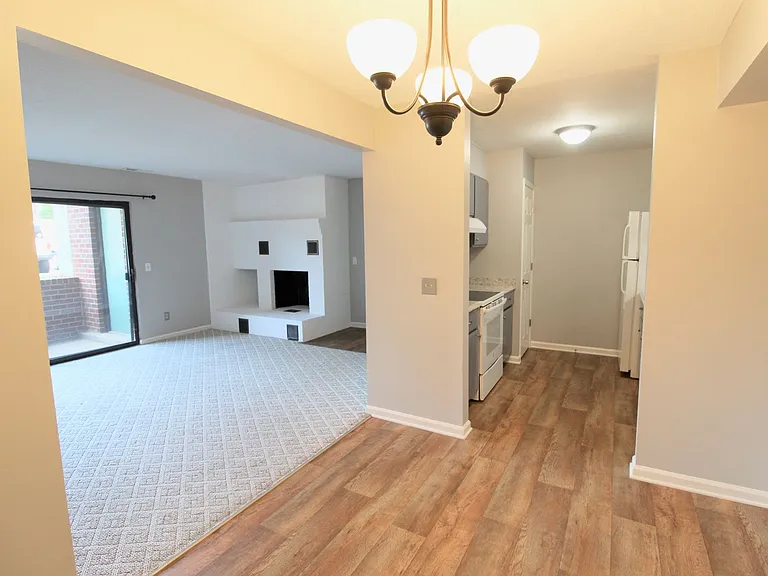 1030-4 Blue Ridge Dr — Photo 2