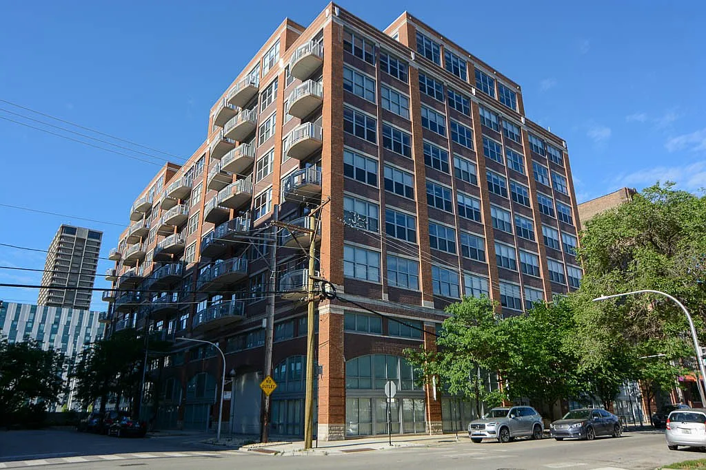 Astonishingly Beautiful 2 Bed, 2 Bath at Van Buren + Morgan (West Loop) — Photo 1
