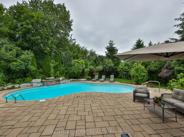 2275 Whitecliffe Way, Oakville, ON L6M 4W3