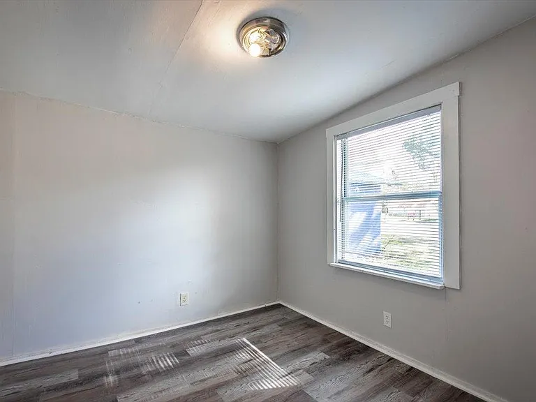 531 New Berlin Rd — Photo 10