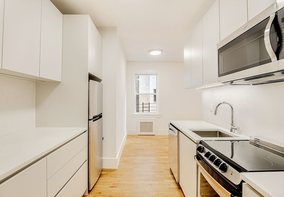 1st image of 40 Linden Blvd APT 3A