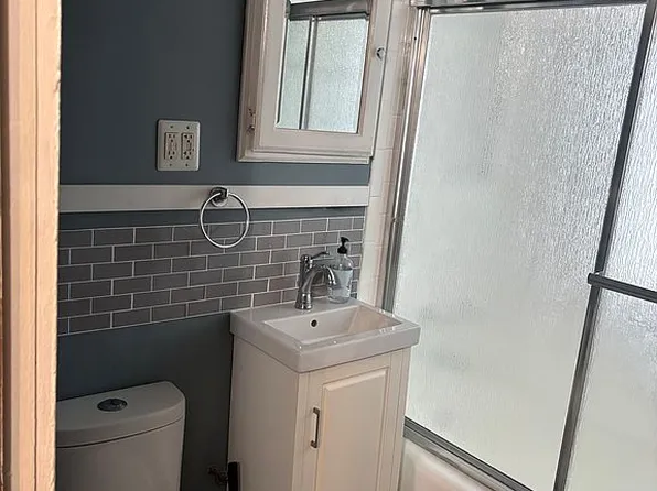 5258 W Dakin St, Chicago, IL 60641