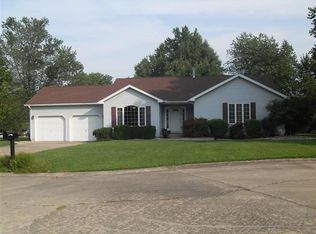 703 W Julie Ct, Robinson, IL 62454