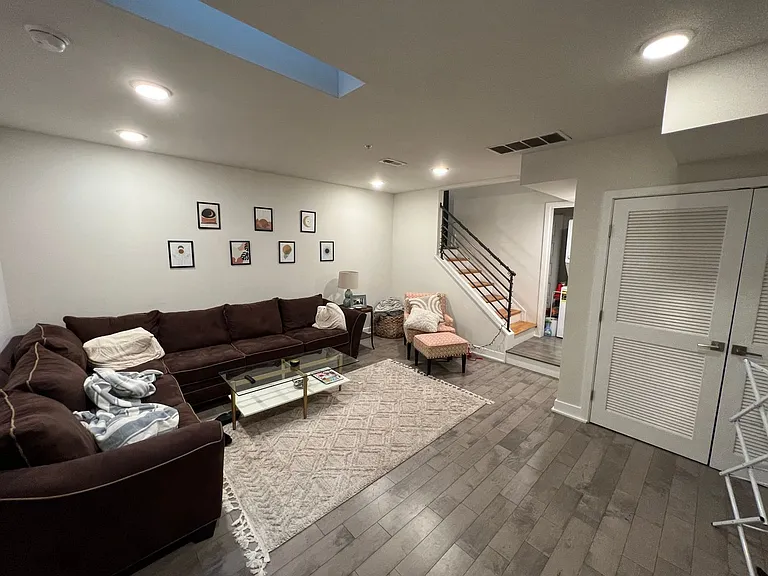 Brand New Luxury Apartments — Photo 9