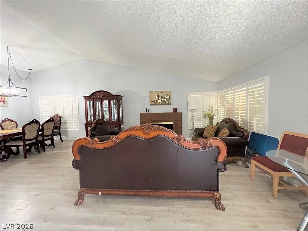 4 bed, 3.0 bath, 1771 sqft, $3,300 — Photo 3