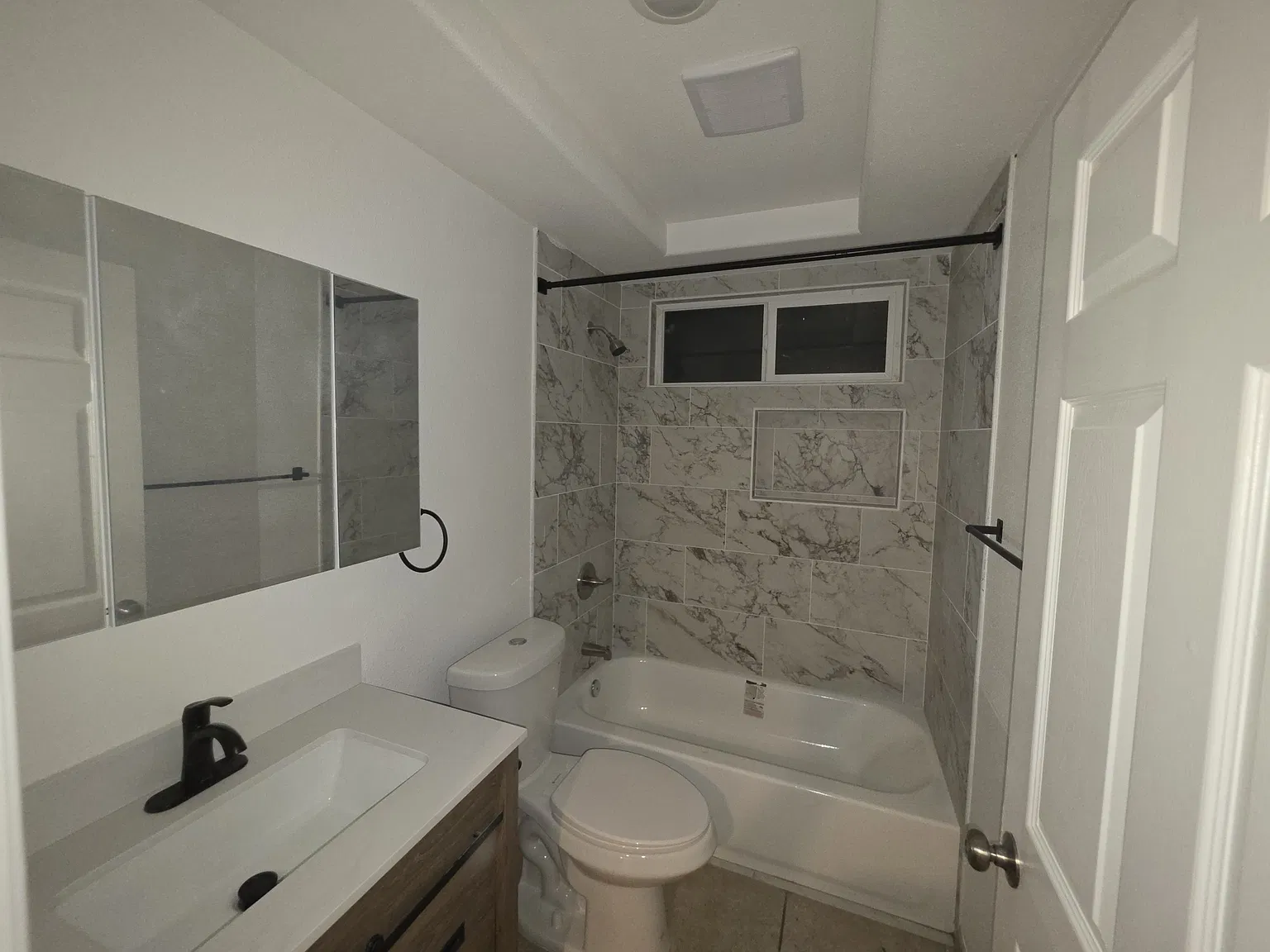 3 bed, 1.5 bath, 1140 sqft, $3,300 — Photo 4