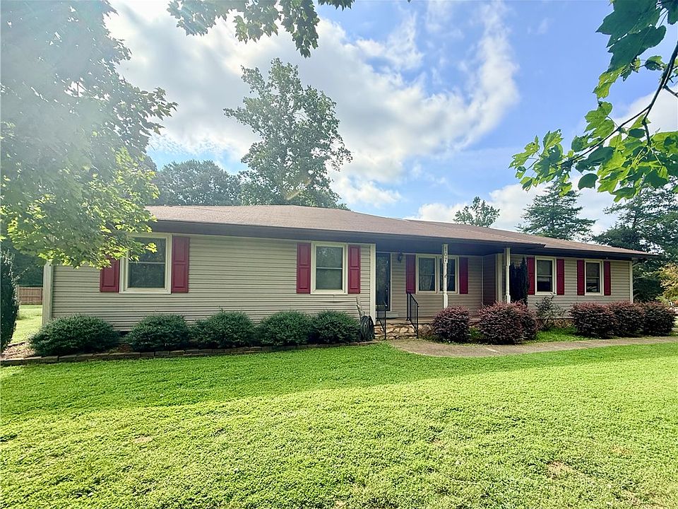 1st image of 107 Stonebrook Dr