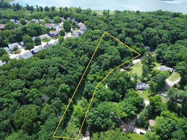 44 Mombert Dr, Ballwin, MO 63021