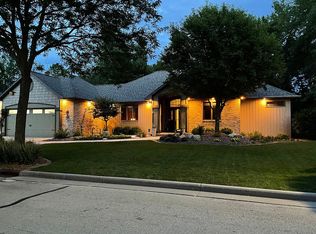 621 Glenview Ave, Combined Locks, WI 54113