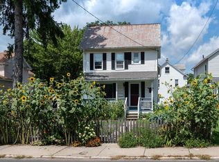 35 Clark St, Easthampton, MA 01027