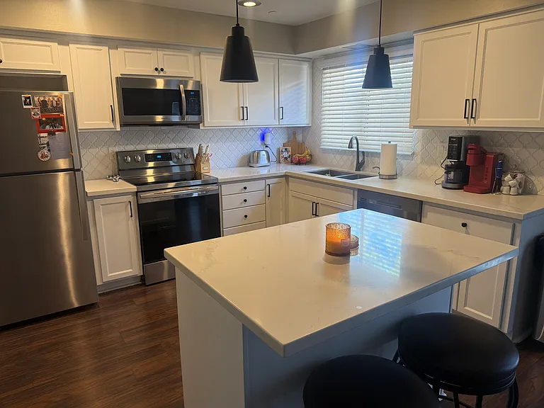 2936 E Clarendon Ave — Photo 8