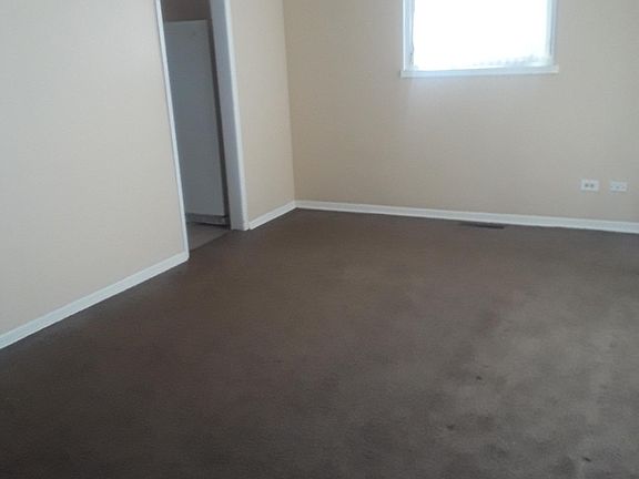 3rd image of 1367 Burnham Ave