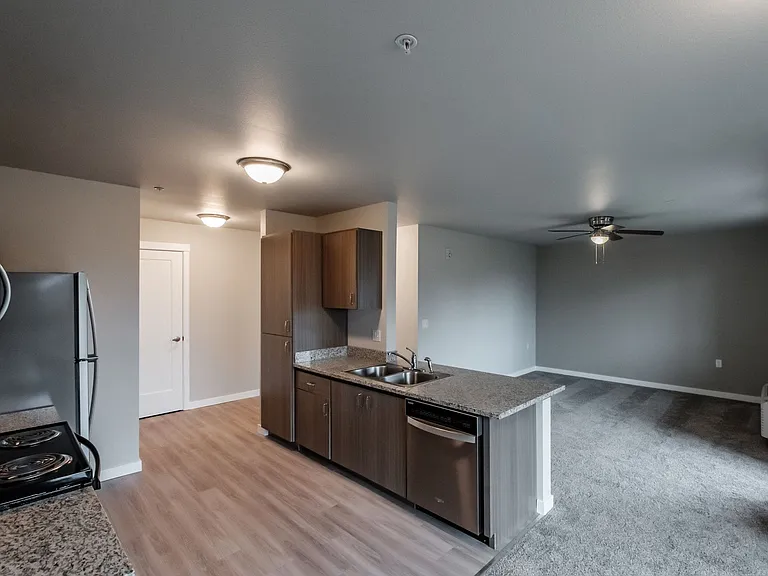 Evergreen Valley Apartments — Photo 8