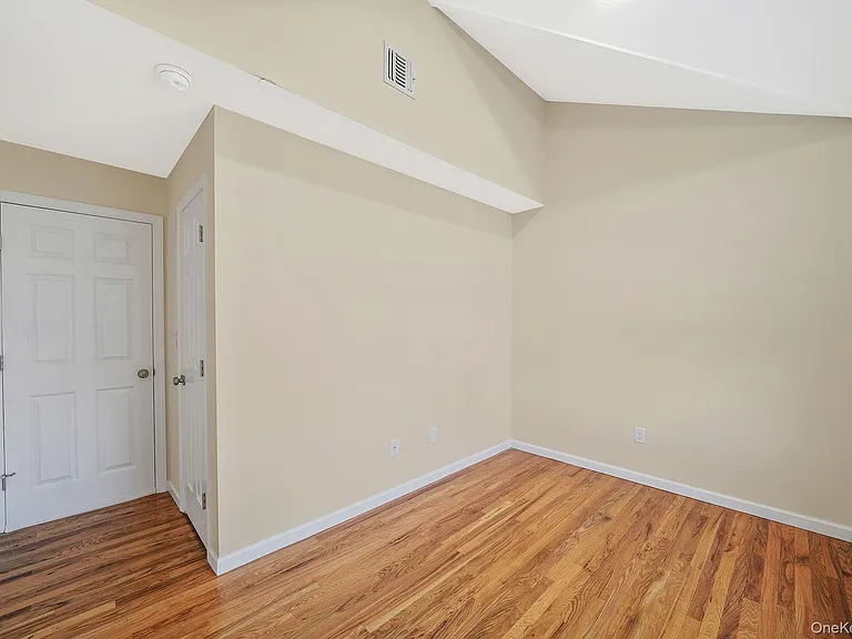 123 Clinton Ave #B — Photo 16